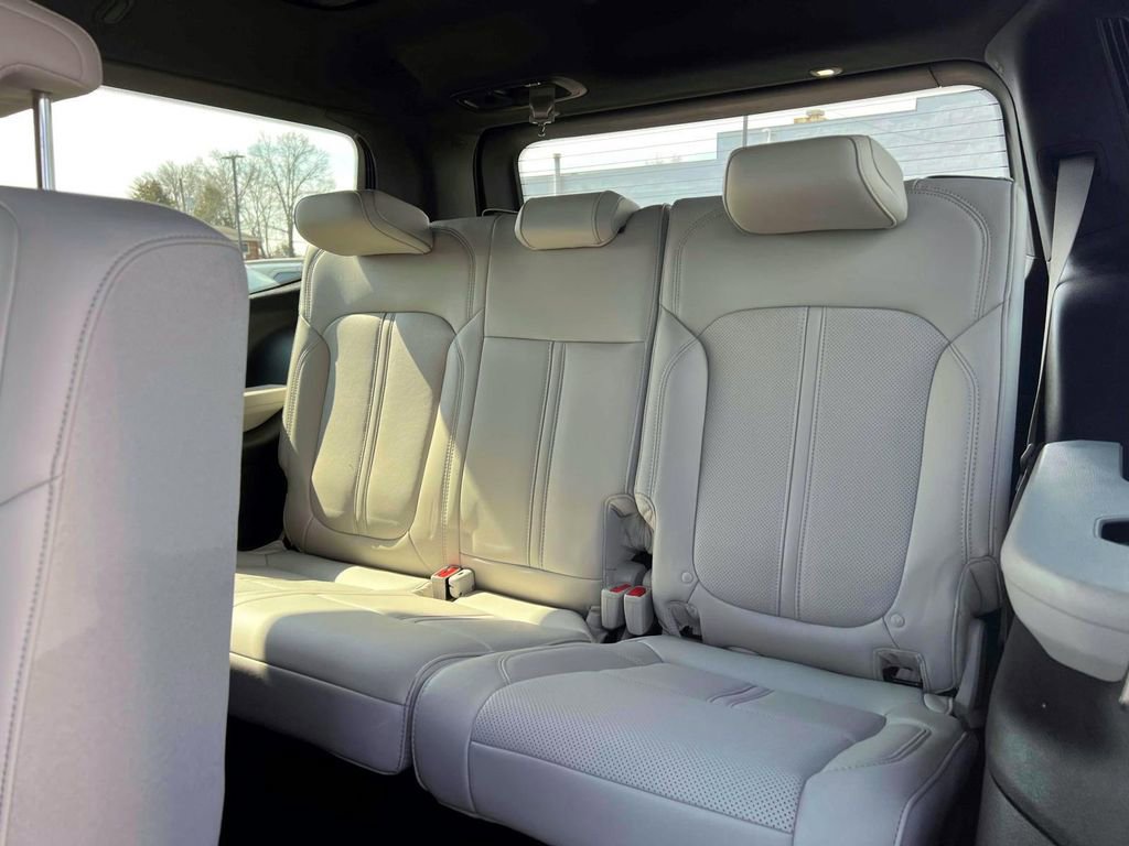 Certified 2025 Jeep Wagoneer 4WD w/ Premium Group I image 16