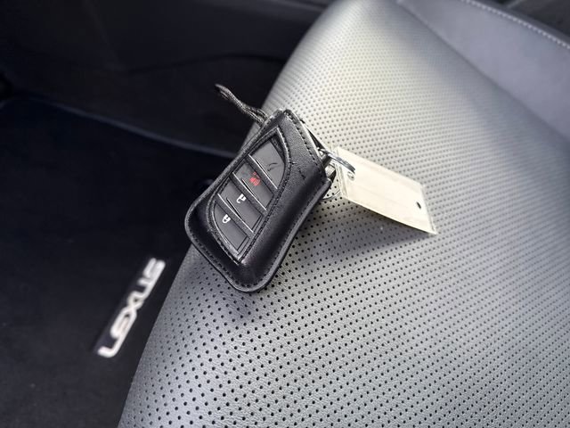 Used 2024 Lexus RZ 450e Premium w/ Accessory Package (Z1) image 31