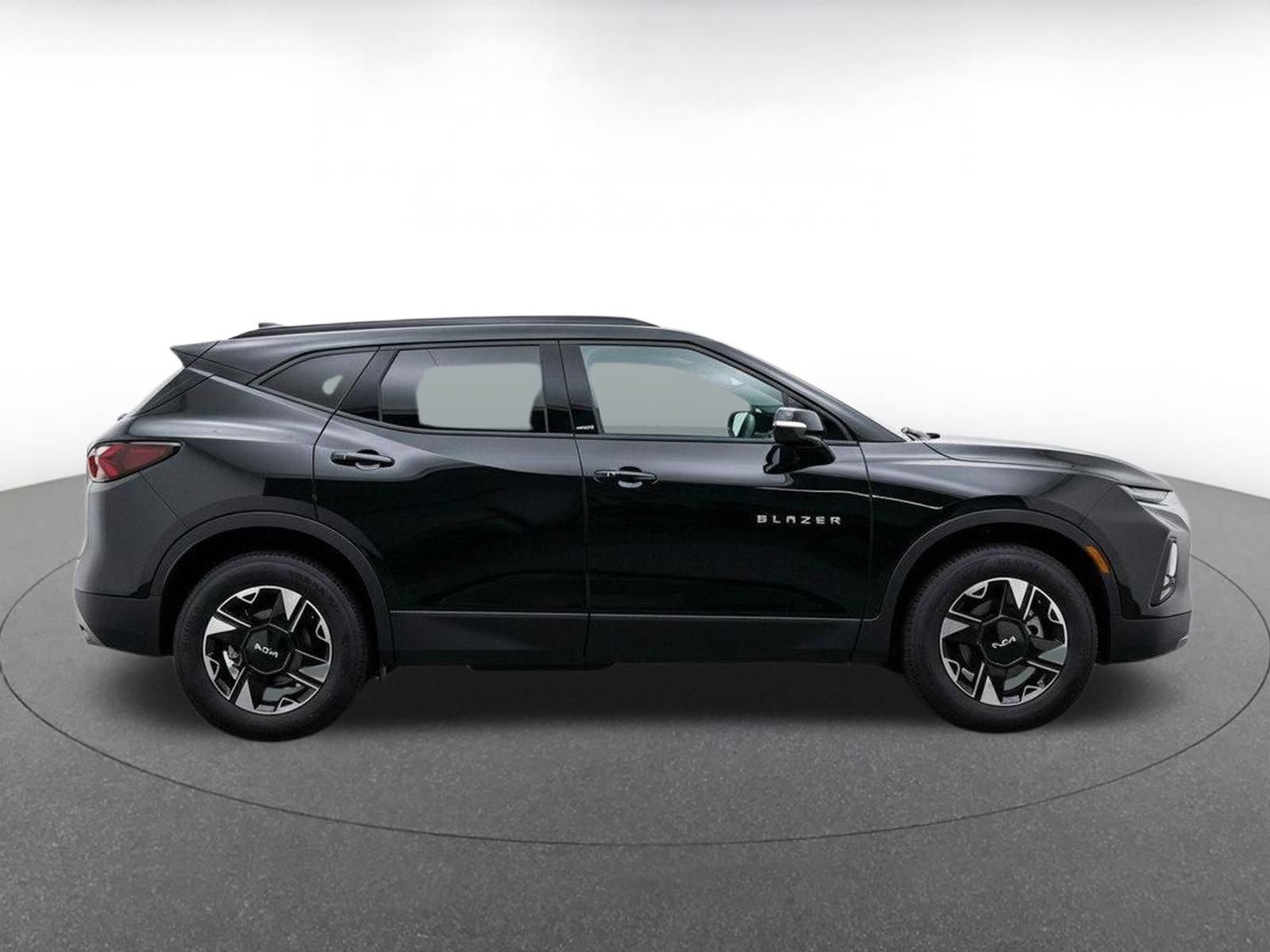 Used 2025 Chevrolet Blazer LT FWD image 10