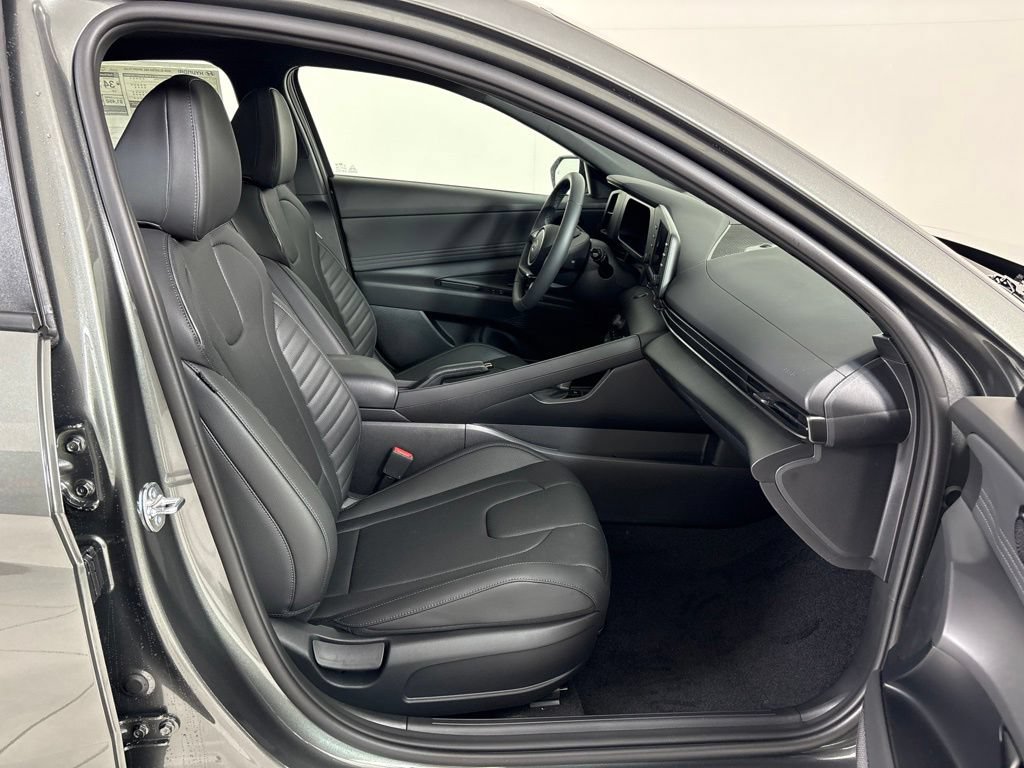 New 2026 Hyundai Elantra SEL Sport FWD image 12