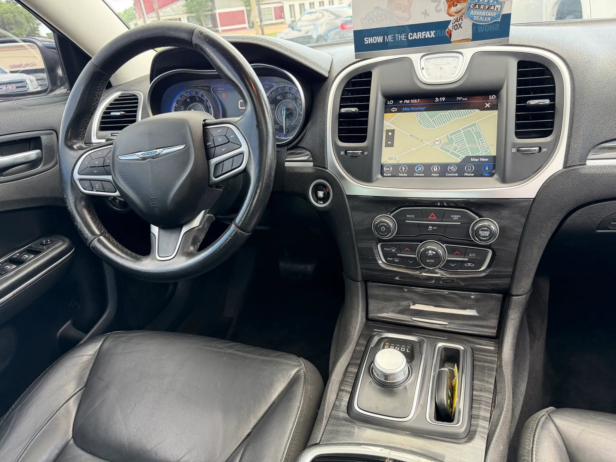 Used 2018 Chrysler 300 Touring L RWD image 10