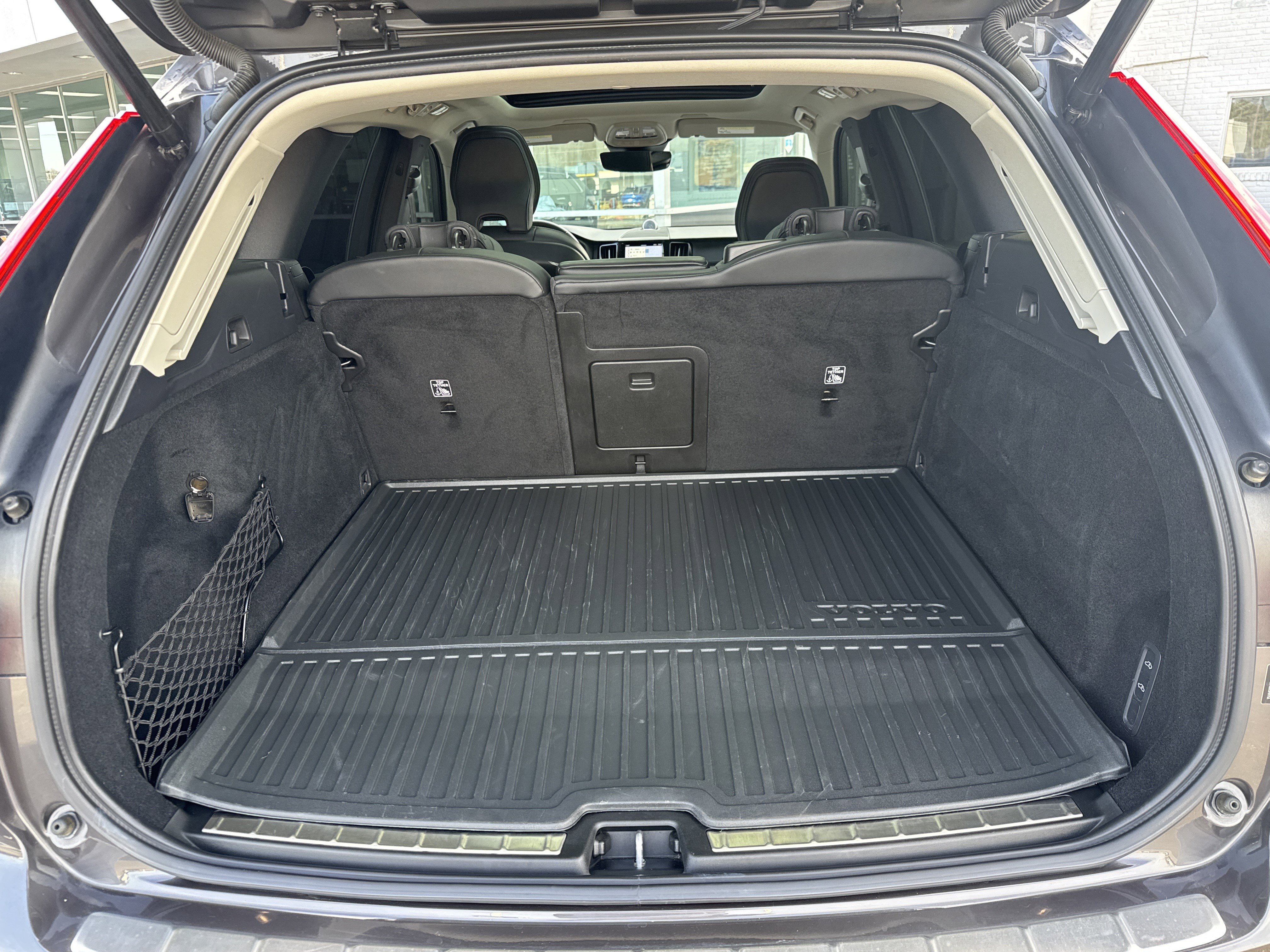 Used 2023 Volvo XC60 T8 Ultimate image 13