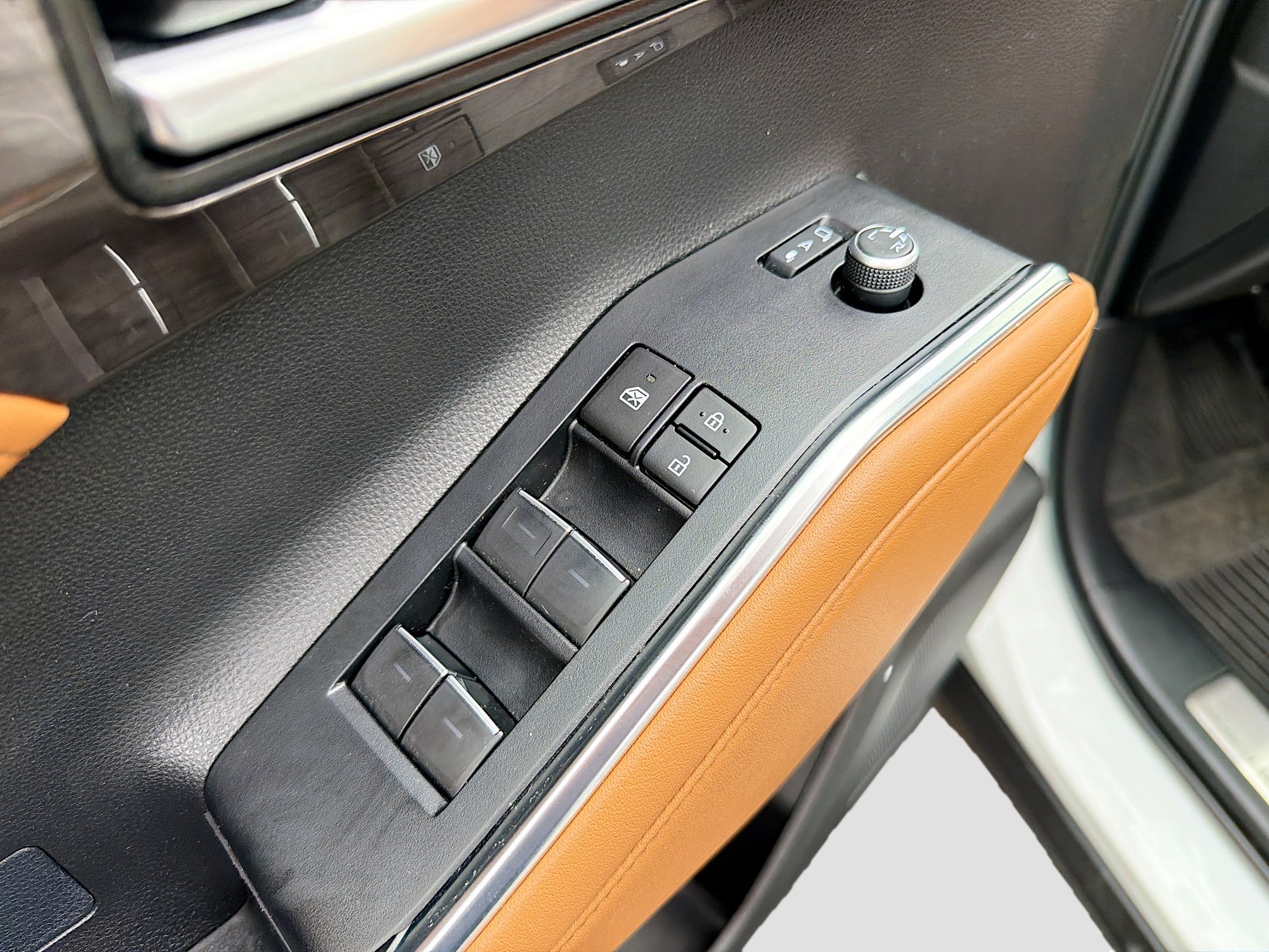 Used 2023 Toyota Highlander Platinum image 8