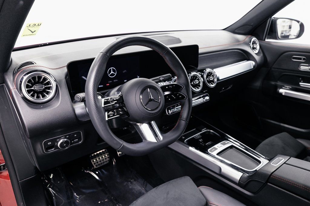 Used 2024 Mercedes-Benz EQB 300 4MATIC image 8