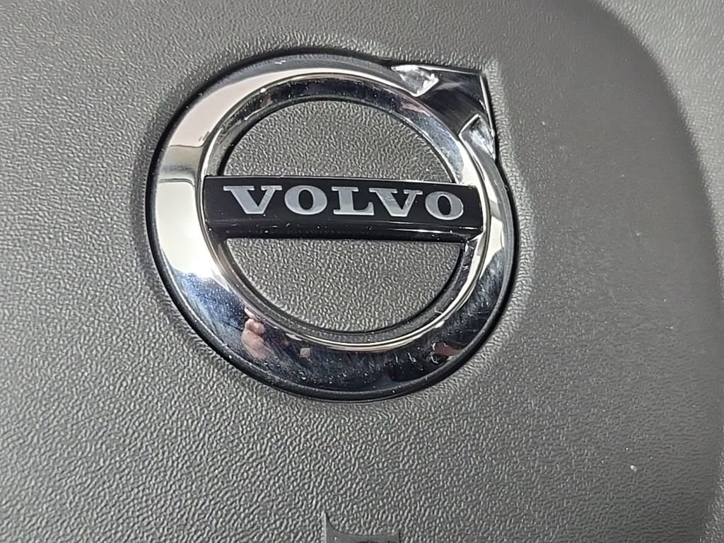 Certified 2025 Volvo V60 B5 Cross Country Plus image 29