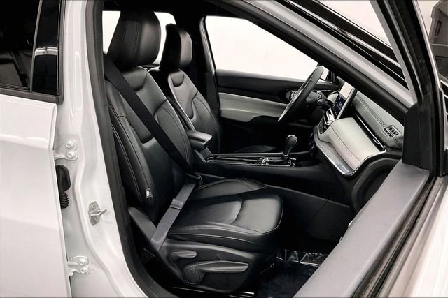Used 2024 Jeep Compass Limited image 8