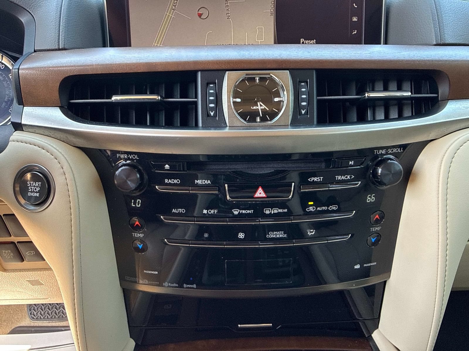 Used 2019 Lexus LX 570 4WD w/ Luxury Package image 23