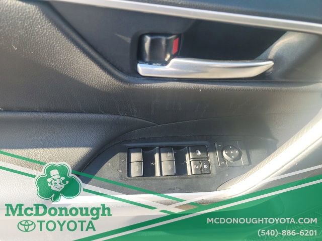 Used 2025 Toyota RAV4 XLE AWD/4WD image 11