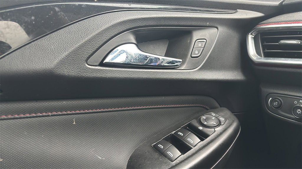 Used 2021 Chevrolet TrailBlazer RS w/ Sun and Liftgate Package image 17