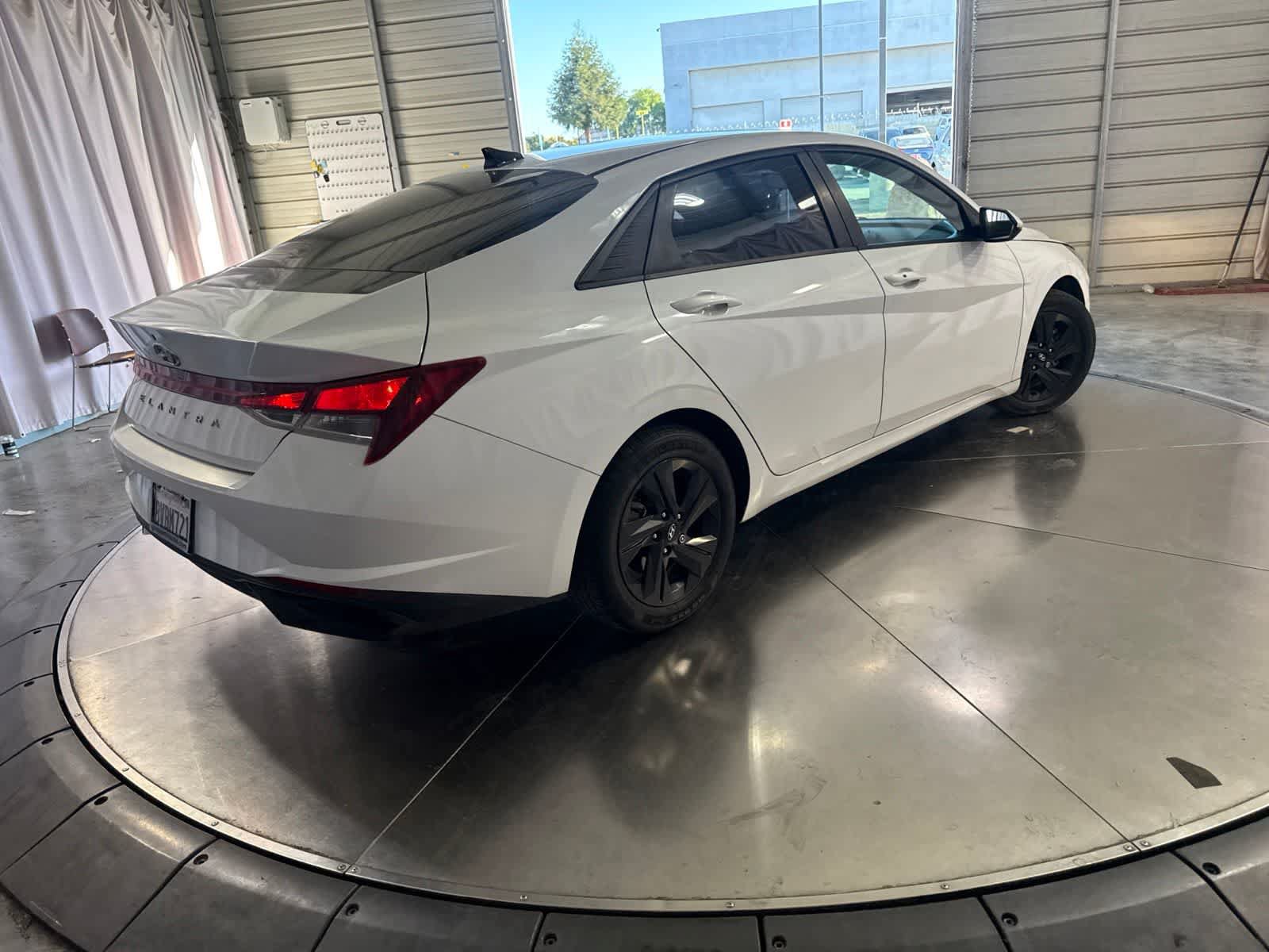 Used 2021 Hyundai Elantra SEL FWD image 5