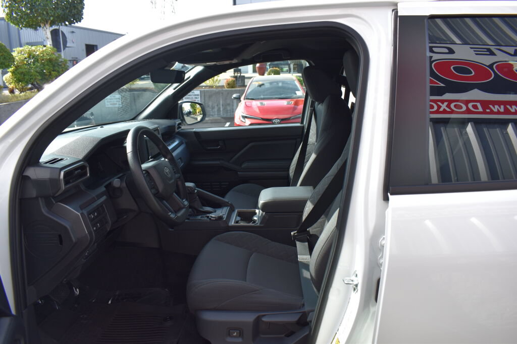 Certified 2025 Toyota Tacoma SR5 AWD/4WD image 18