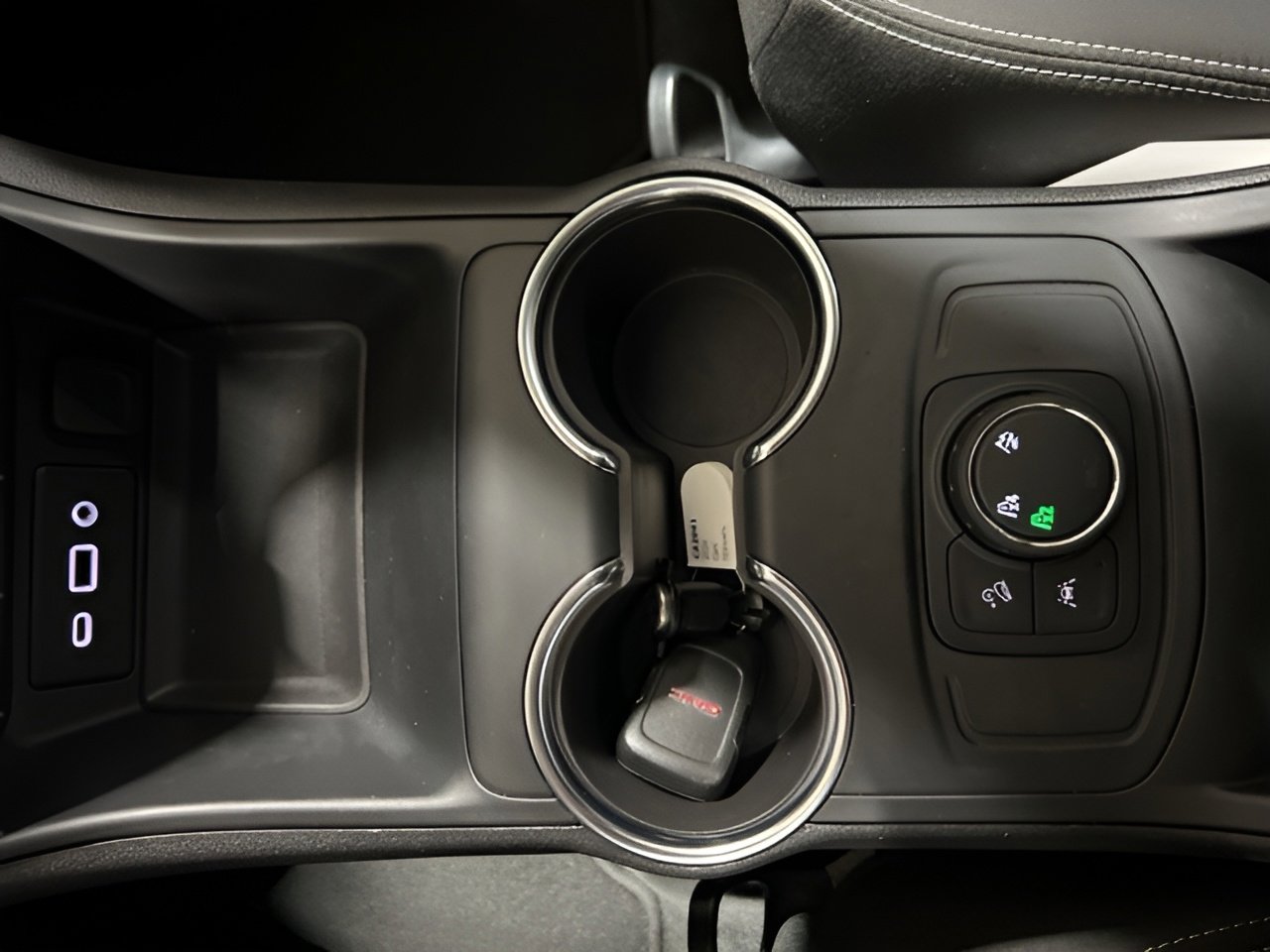 Used 2024 GMC Terrain SLE image 40