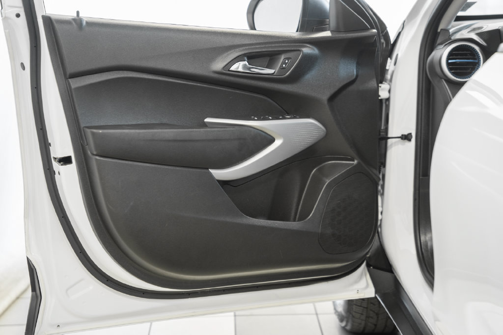 Used 2025 Chevrolet Trax LS FWD image 33