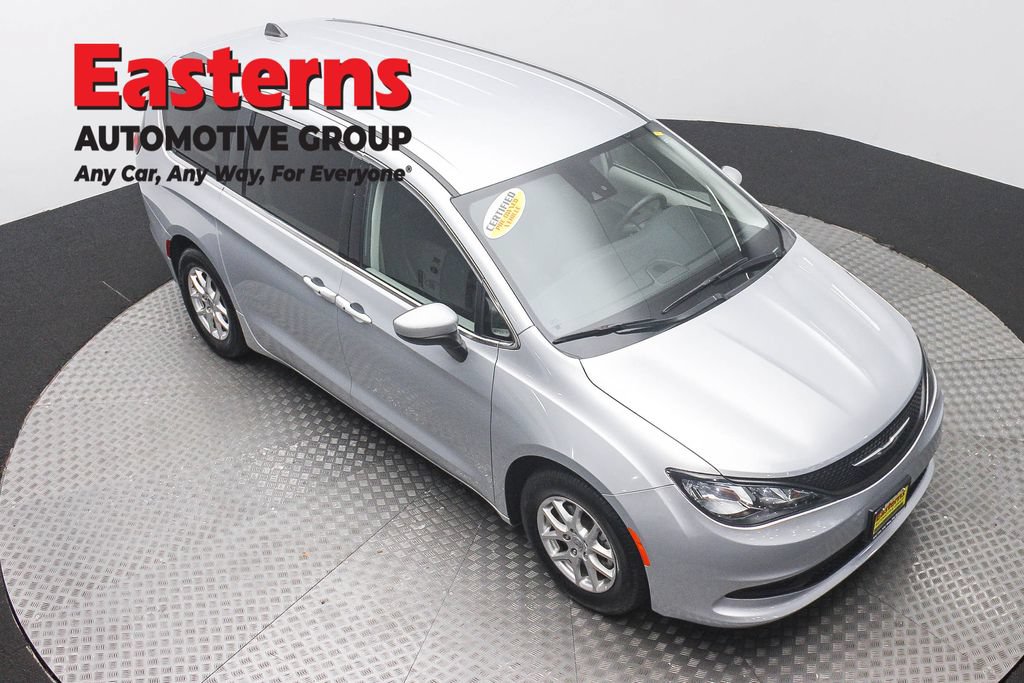 Used 2023 Chrysler Voyager LX FWD image 3