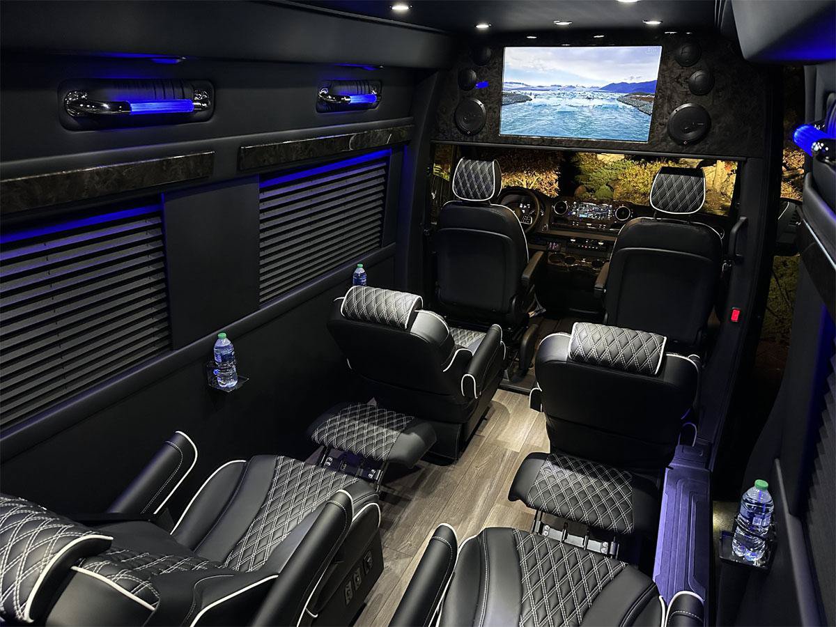 Used 2024 Mercedes-Benz Sprinter 3500 image 30