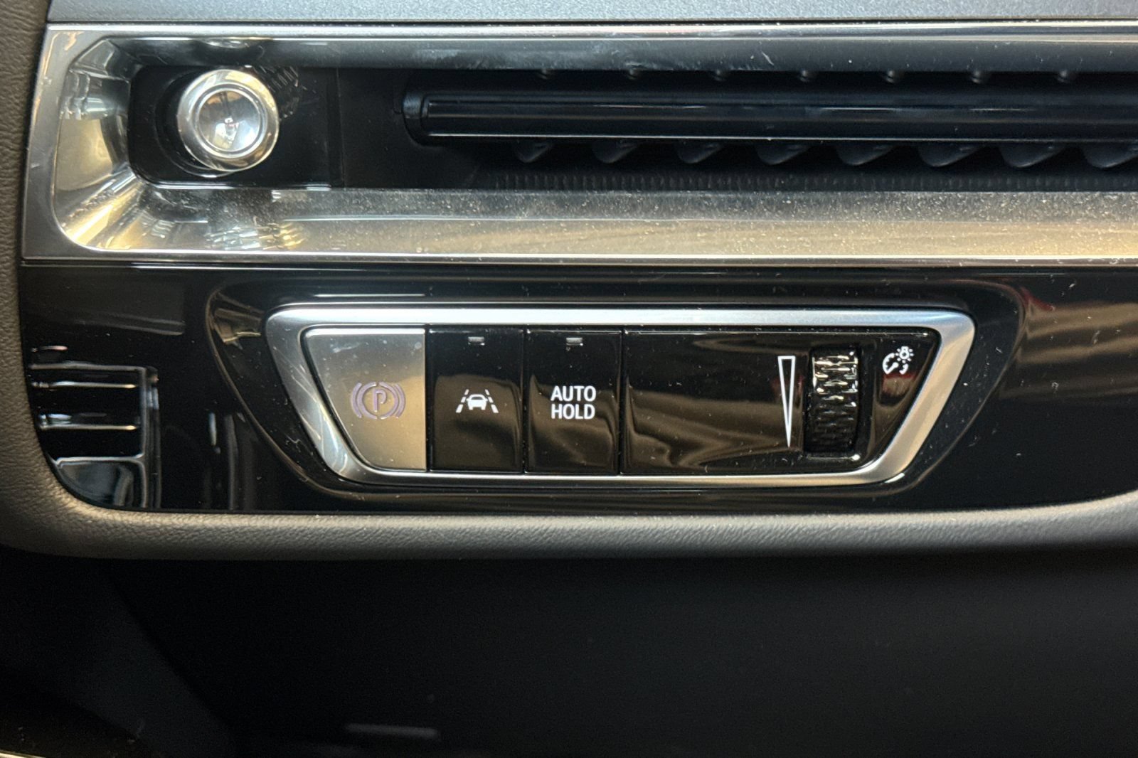 Certified 2024 Cadillac Lyriq Tech RWD image 39
