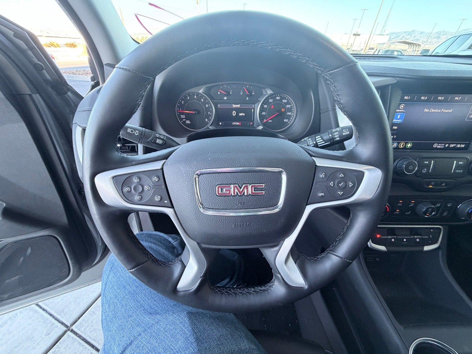 Used 2024 GMC Terrain SLT image 10