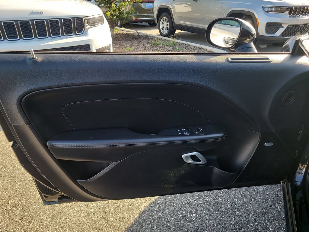Used 2016 Dodge Challenger SXT Plus RWD image 9