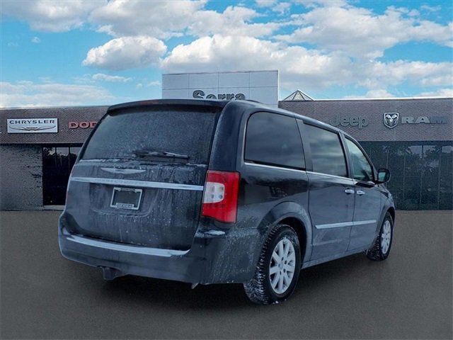 Used 2016 Chrysler Town & Country Touring w/ Driver Convenience Group image 7