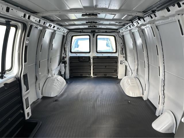 New 2025 GMC Savana 3500 Base w/ Driver Convenience Package image 18