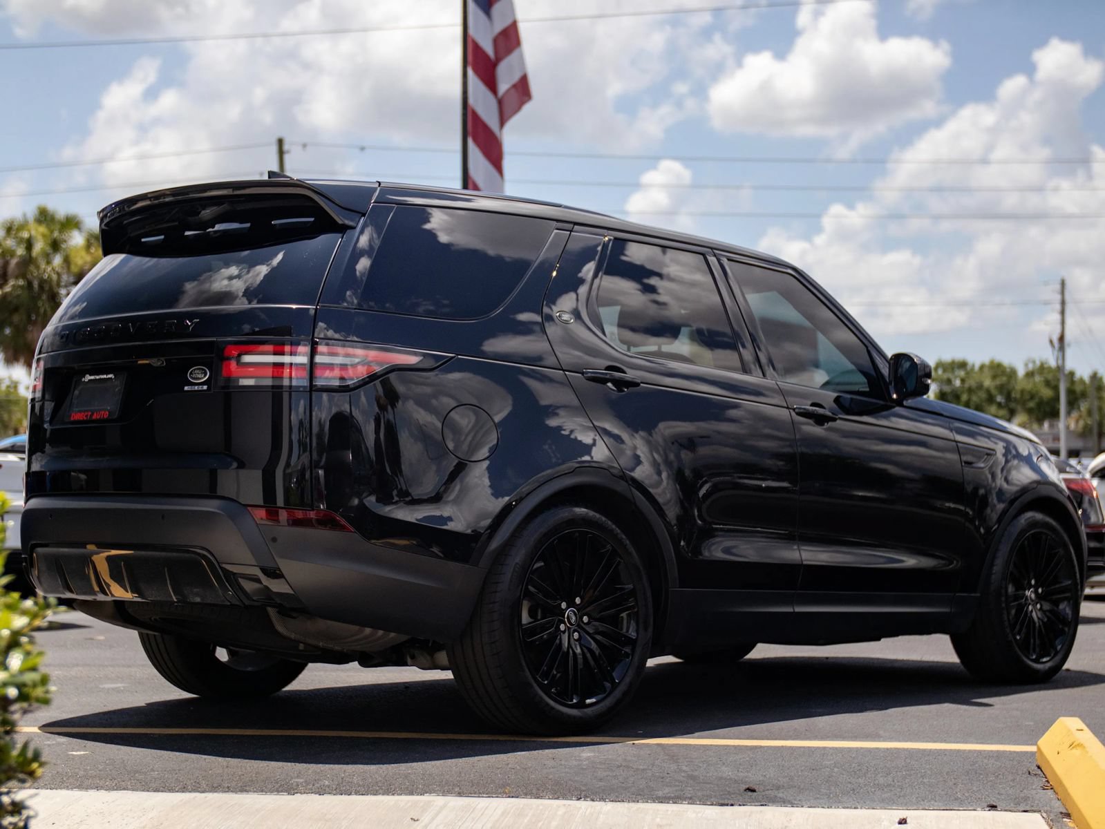 Used 2018 Land Rover Discovery HSE AWD/4WD image 16