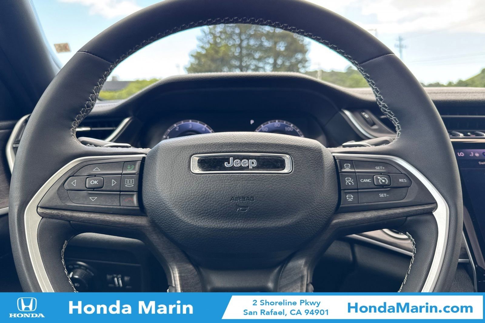 Used 2024 Jeep Grand Cherokee L Limited AWD/4WD image 30