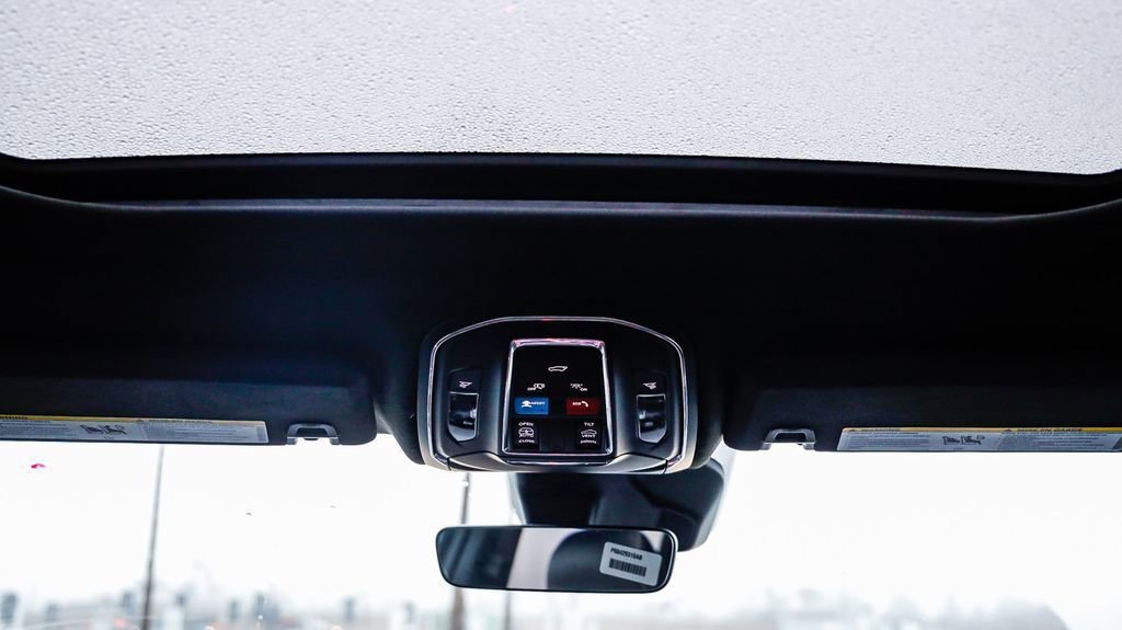 New 2025 Jeep Grand Cherokee Altitude image 17