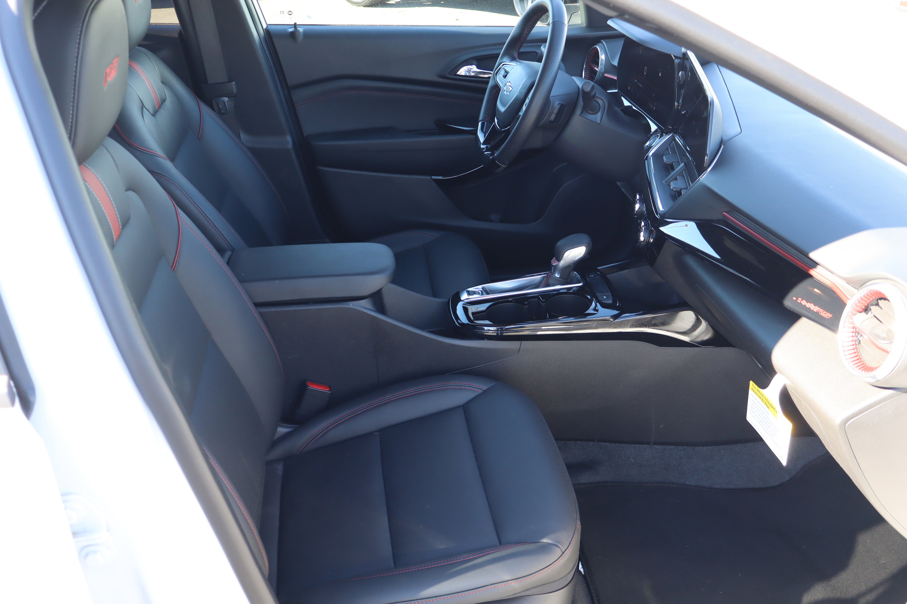 Certified 2024 Chevrolet Trax RS w/ Driver Confidence Package image 37