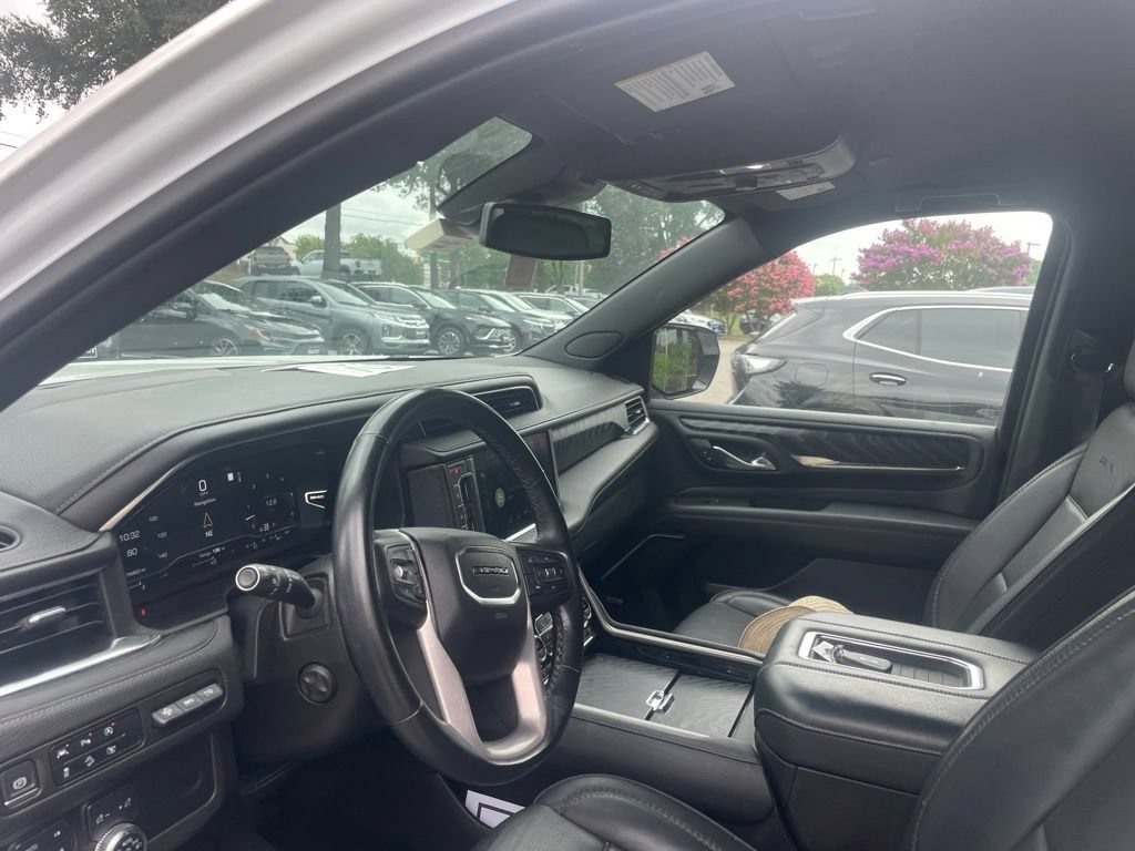 Used 2023 GMC Yukon XL Denali AWD/4WD image 5