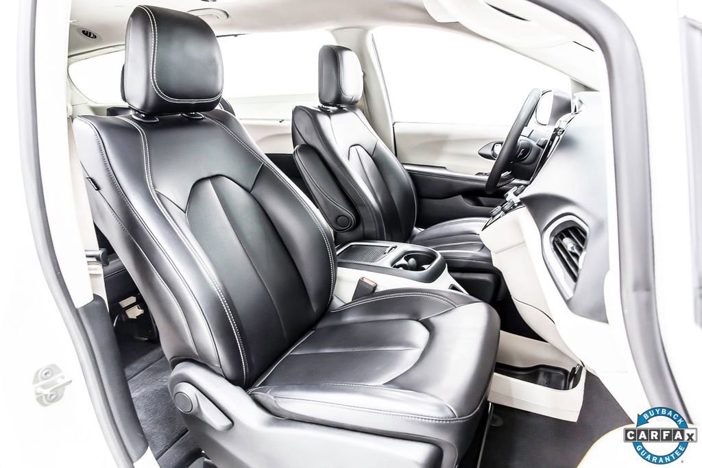 Used 2023 Chrysler Pacifica Touring-L image 30