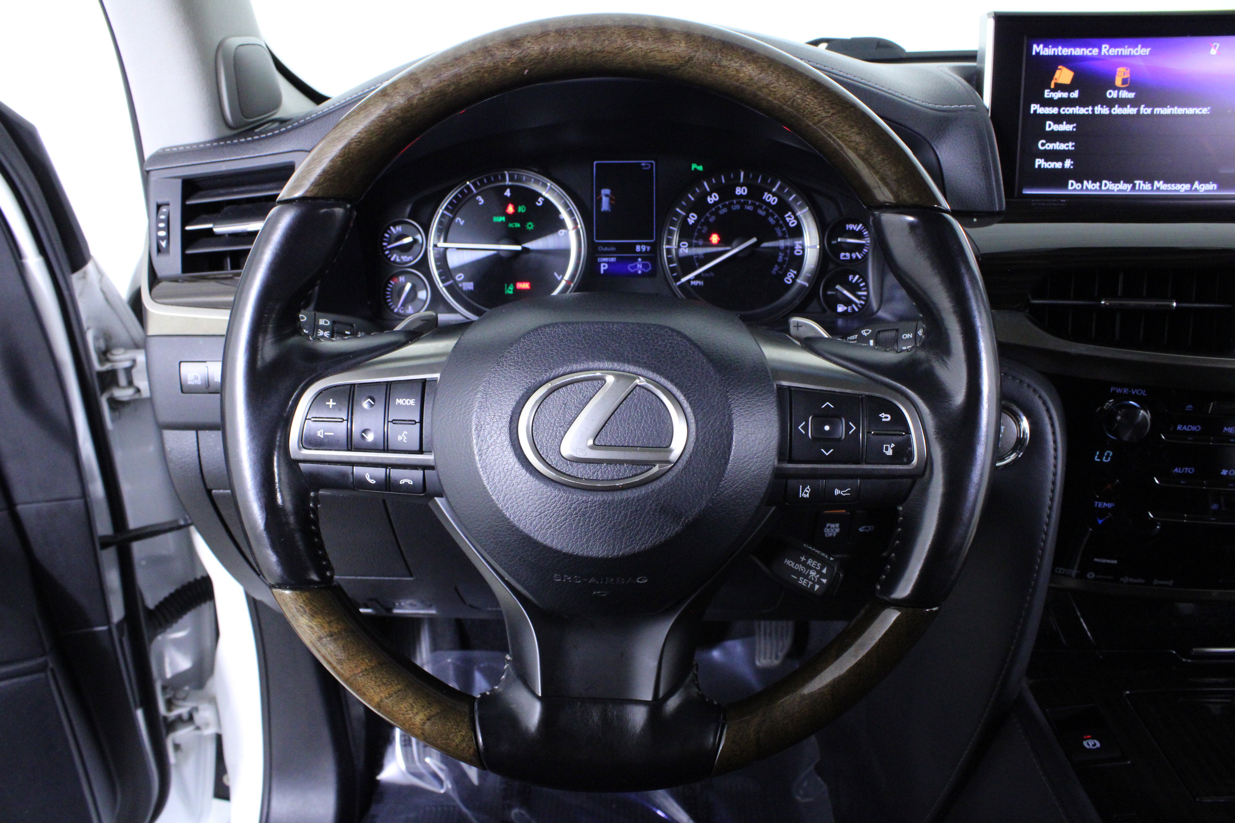 Used 2017 Lexus LX 570 4WD w/ Luxury Package image 21