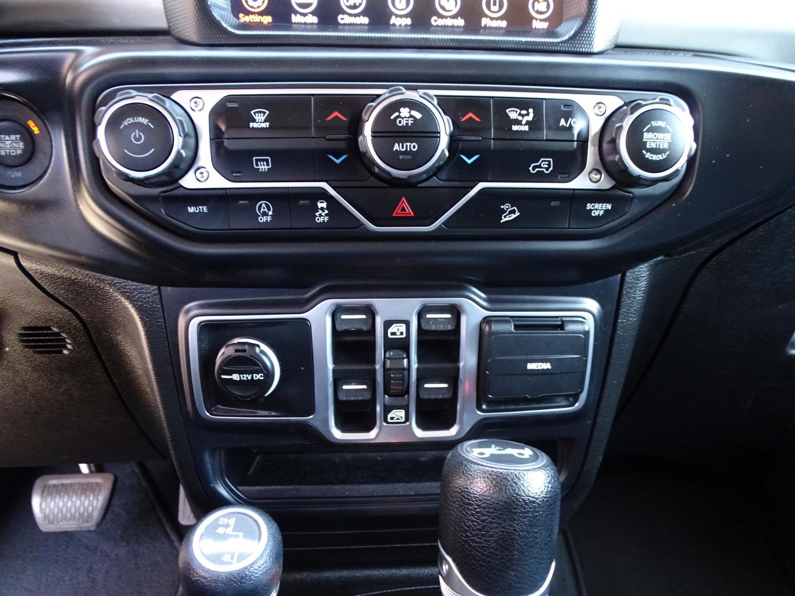 Used 2018 Jeep Wrangler Unlimited Sahara image 24