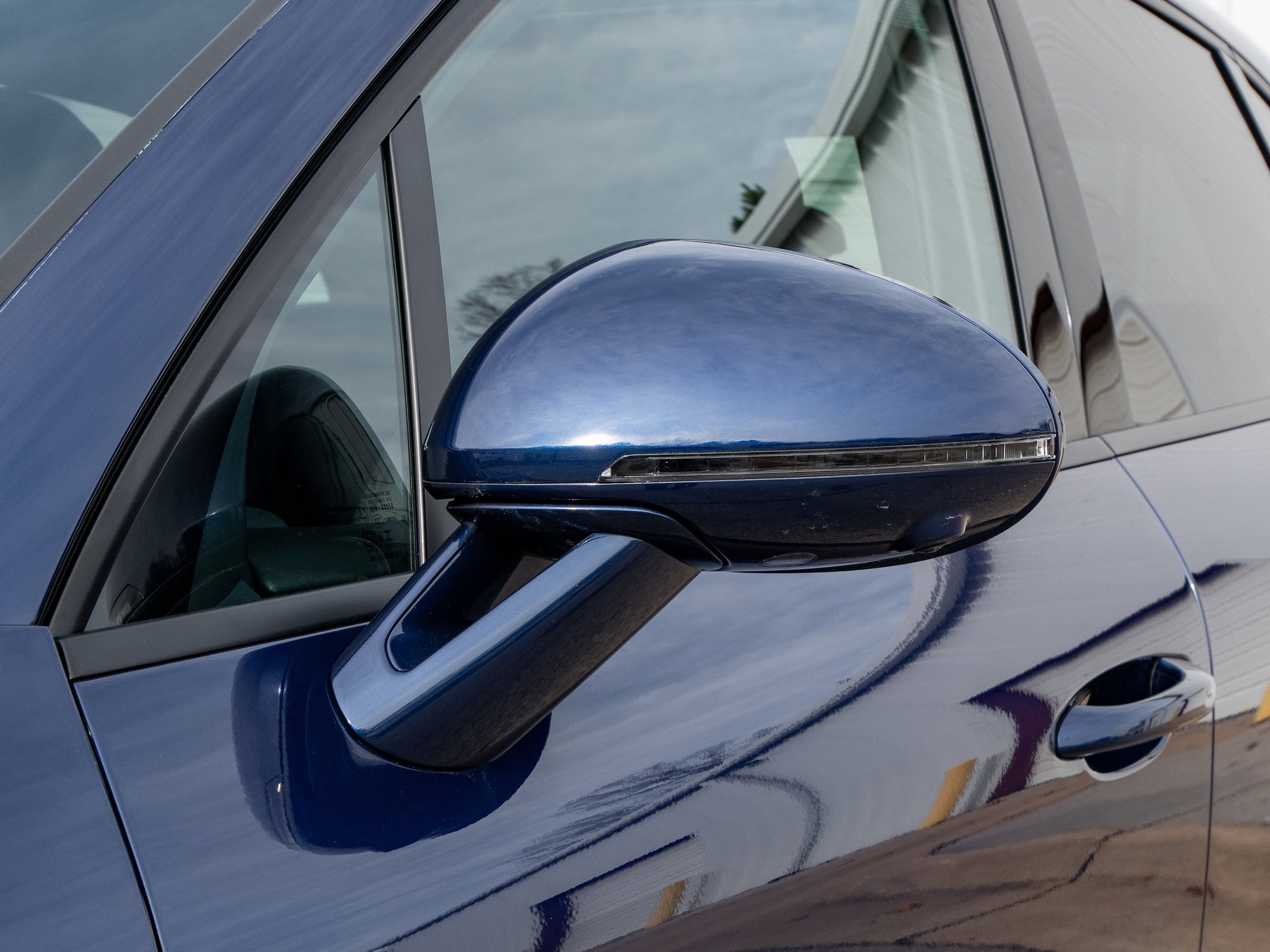 Certified 2025 Porsche Macan image 14