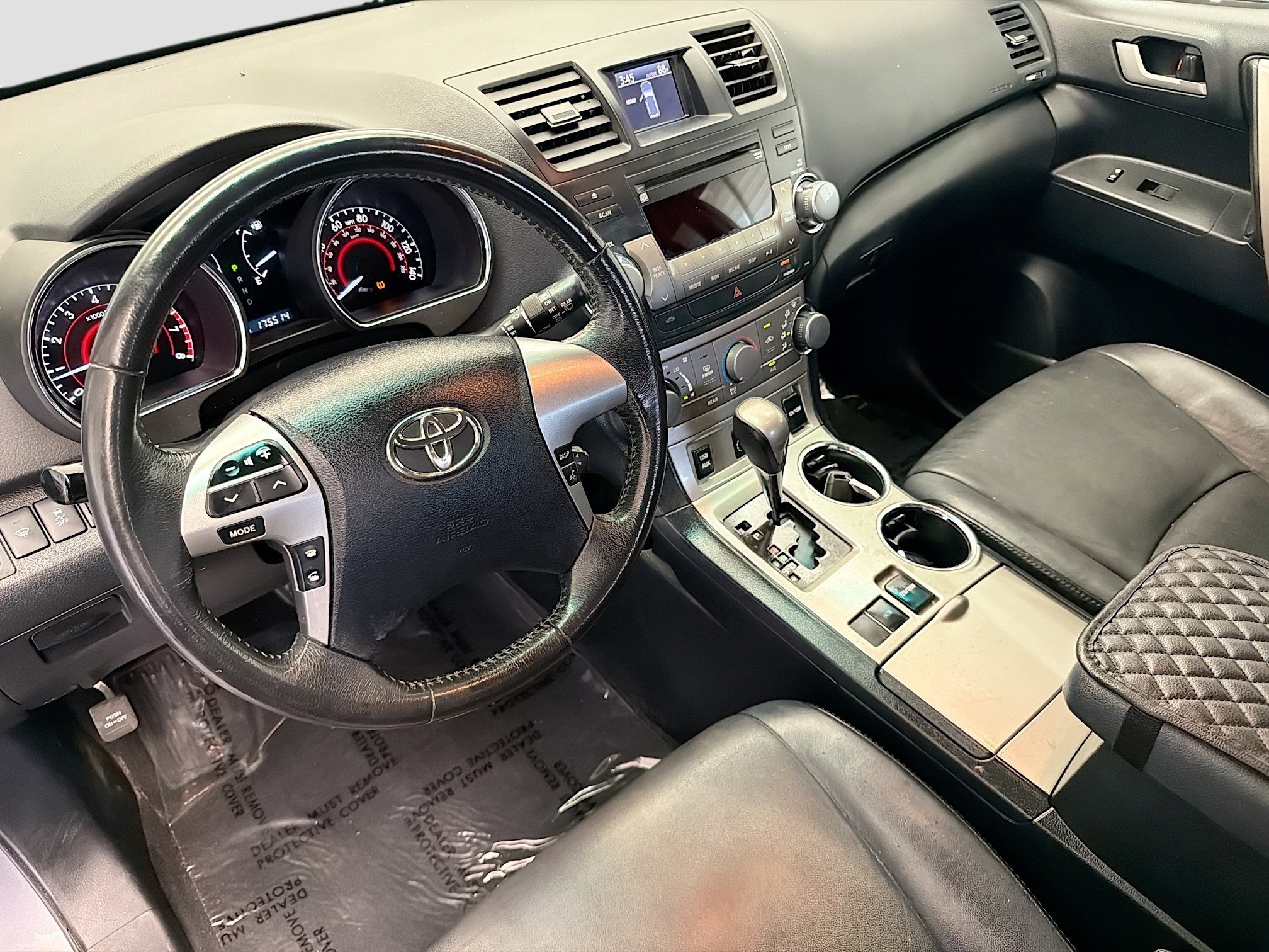 Used 2012 Toyota Highlander SE w/ Tow Pkg image 7