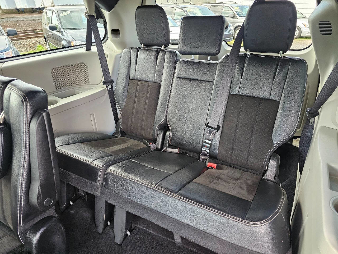 Used 2019 Dodge Grand Caravan SXT image 11