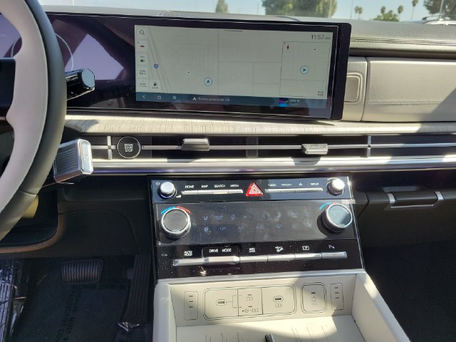 New 2025 Hyundai Santa Fe Calligraphy AWD/4WD image 13