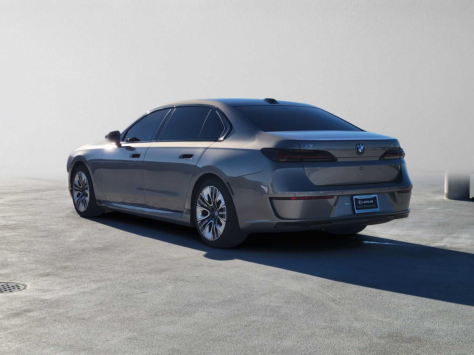 Used 2023 BMW i7 xDrive60 AWD/4WD image 5