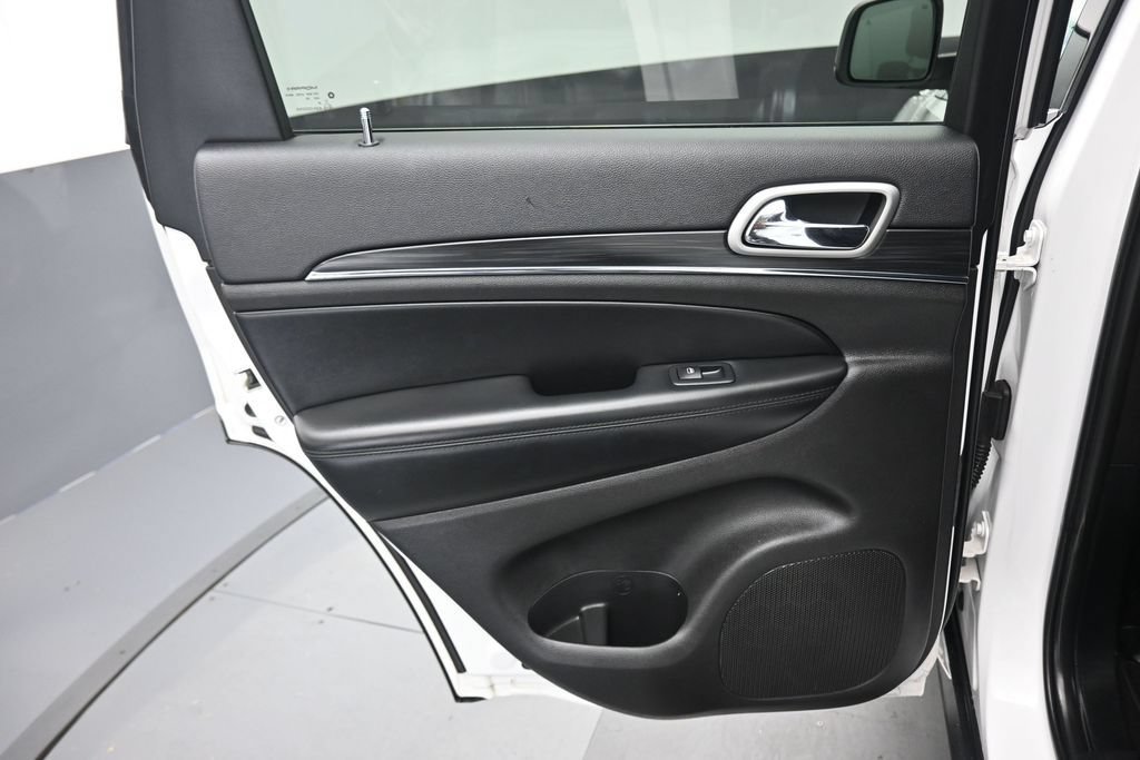 Used 2020 Jeep Grand Cherokee Limited AWD/4WD image 29