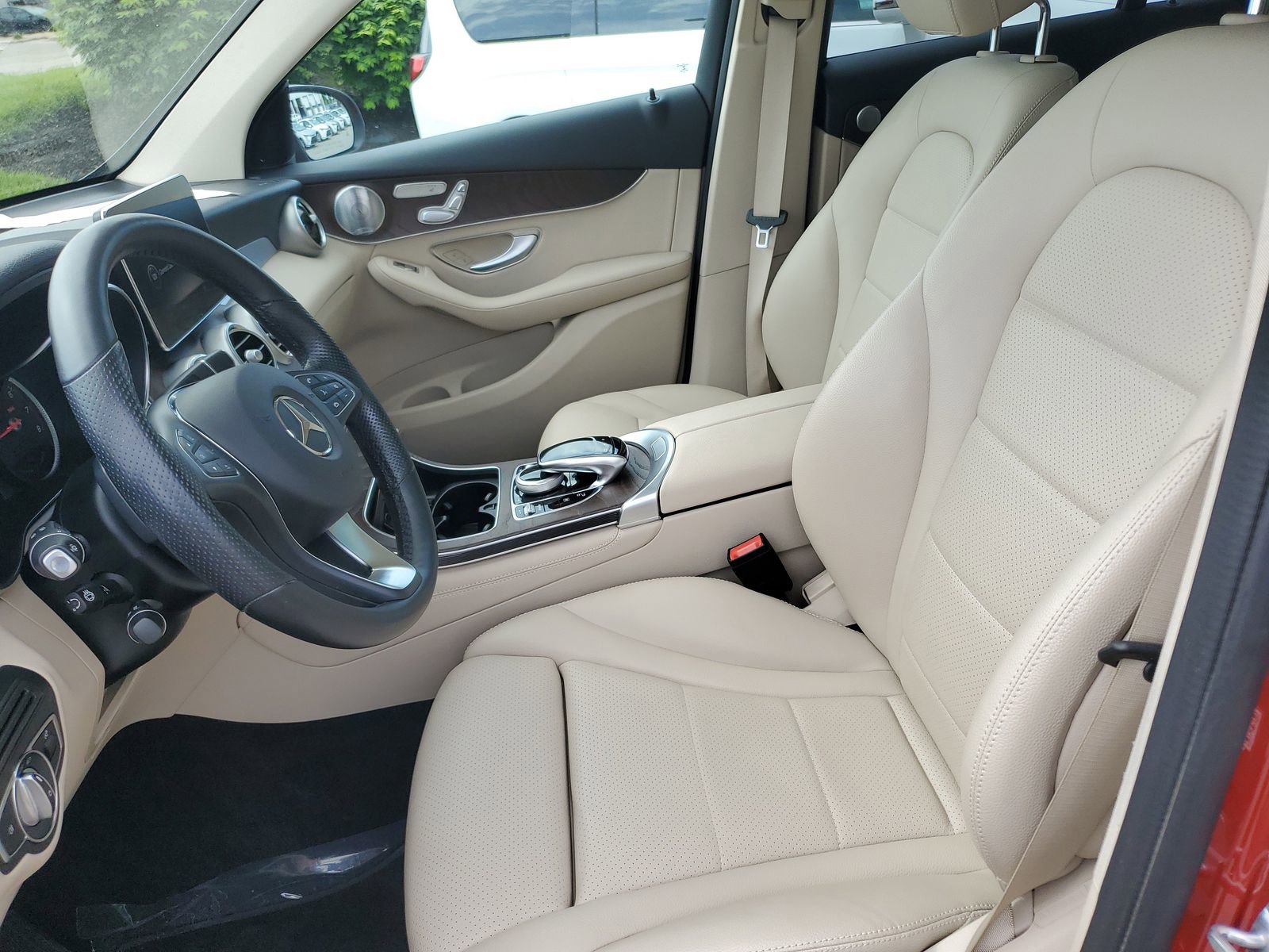 Used 2019 Mercedes-Benz GLC 350e 4MATIC image 17