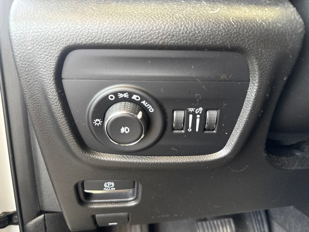 Used 2021 Jeep Grand Cherokee L Overland w/ Luxury Tech Group IV AWD/4WD image 17