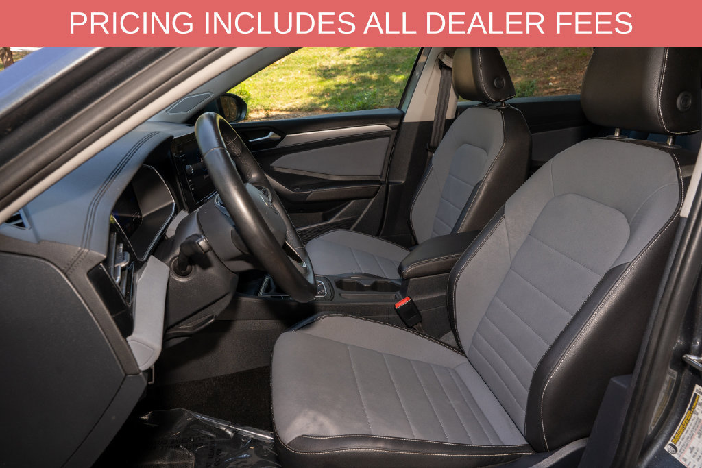 Used 2025 Volkswagen Jetta SE FWD image 10