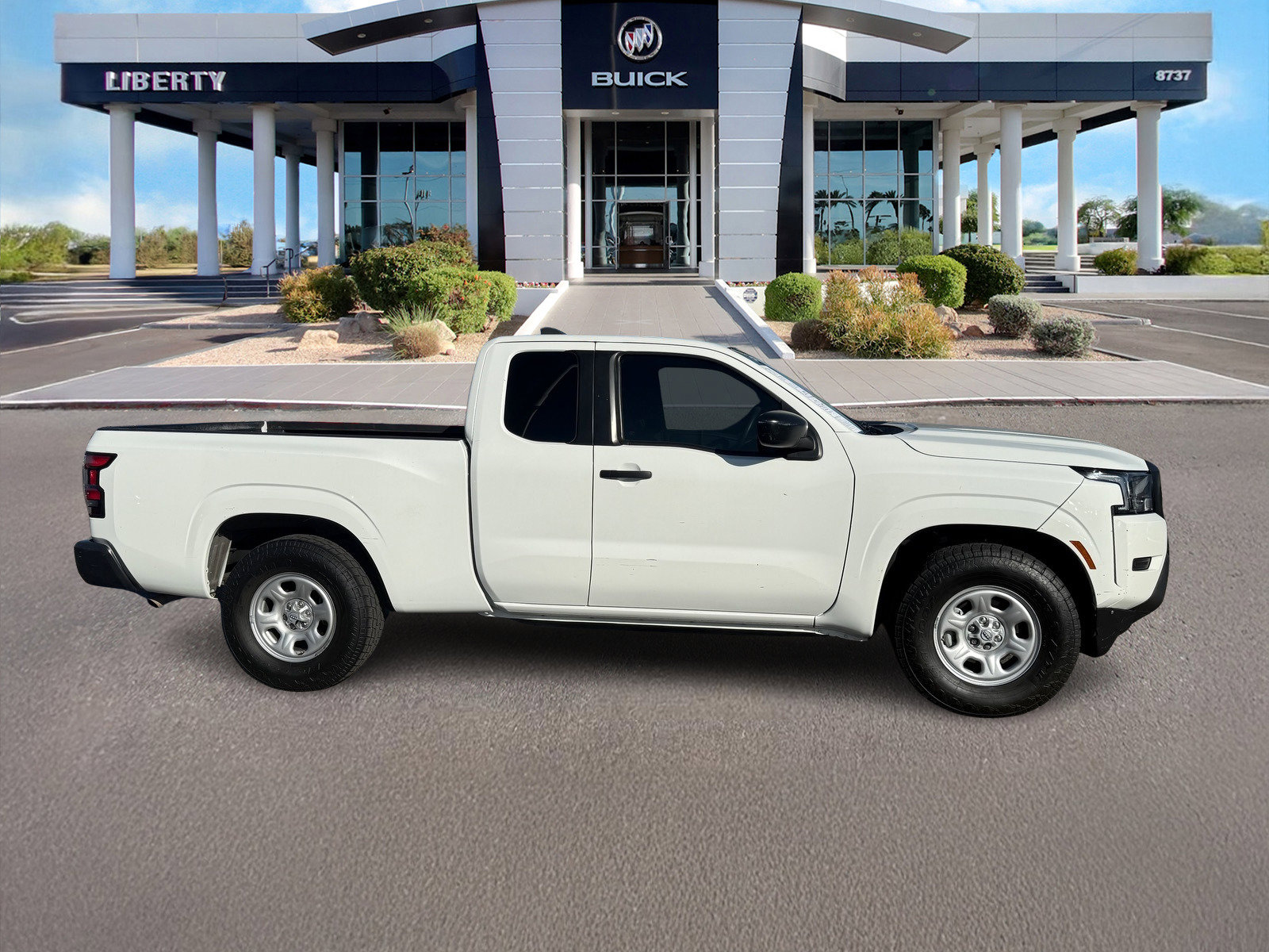 Used 2022 Nissan Frontier S image 2