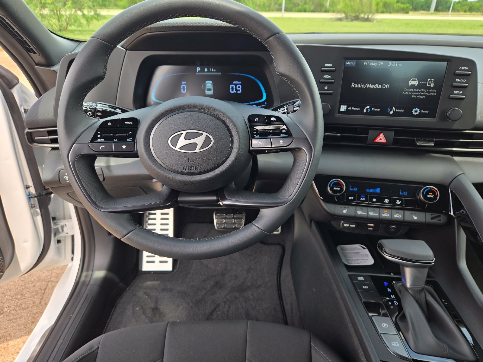 New 2026 Hyundai Elantra SEL Sport Premium FWD image 9