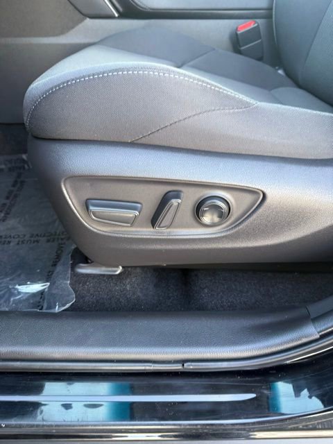 Certified 2022 Toyota Venza LE image 17