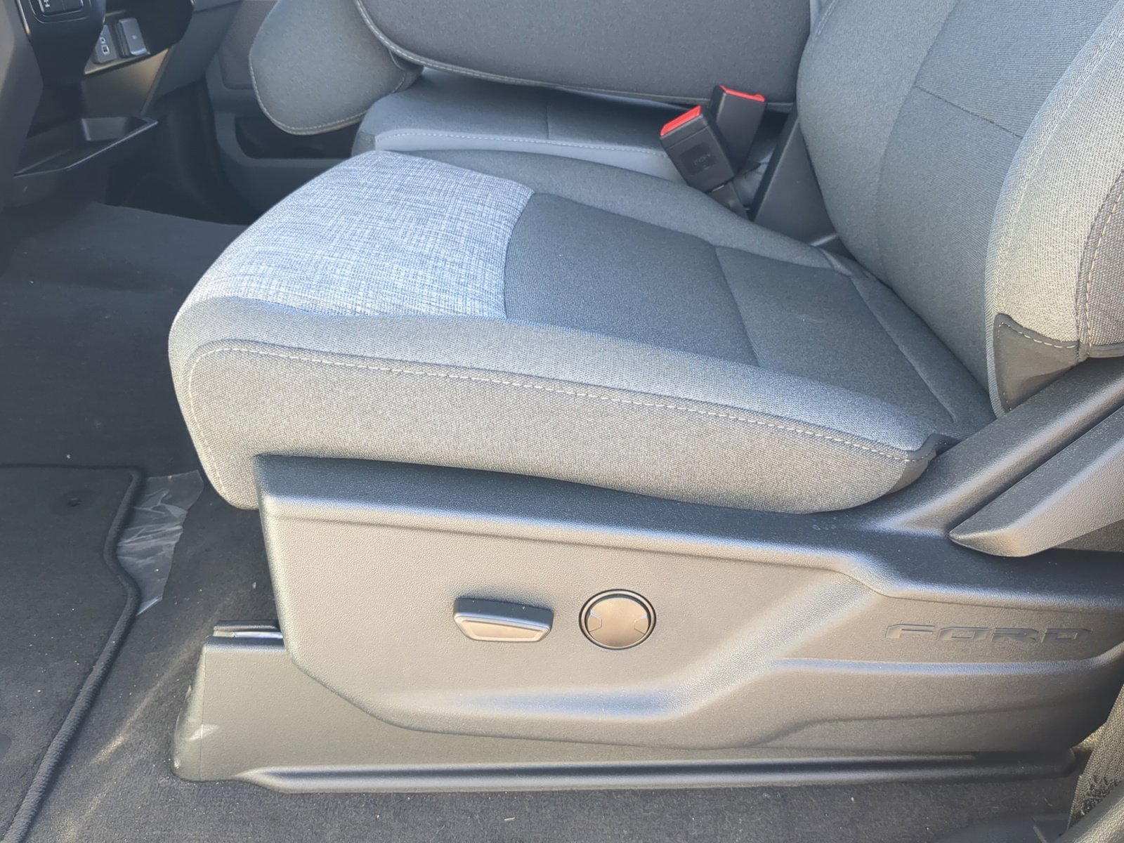 New 2026 Ford F350 XLT w/ XLT Premium Package AWD/4WD image 14