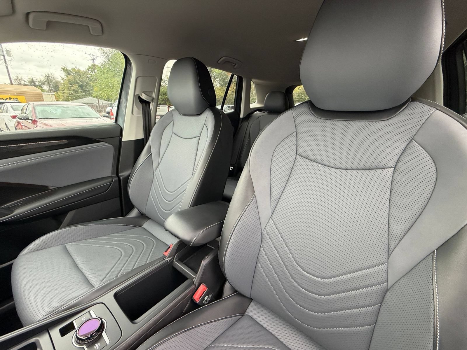 Used 2026 Volkswagen Tiguan SE AWD/4WD image 38