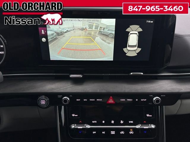 Used 2024 Kia Carnival EX FWD image 16