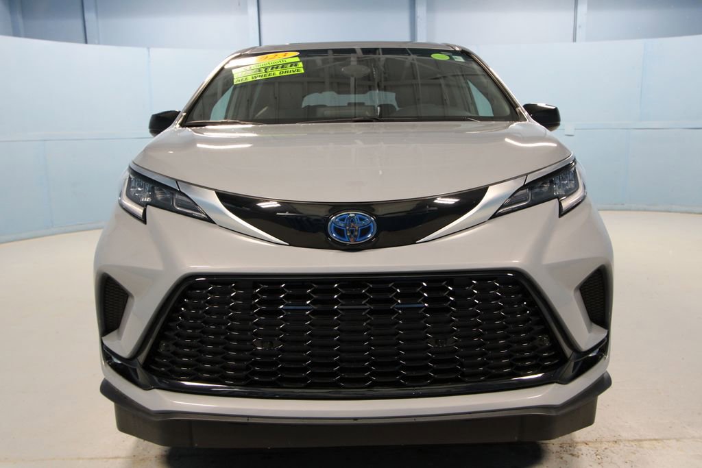 Used 2023 Toyota Sienna XSE image 31