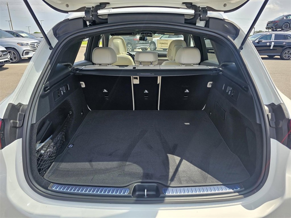 Used 2025 Mercedes-Benz GLC 300 image 9