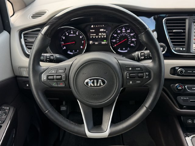 Used 2017 Kia Sedona SX Limited FWD image 13